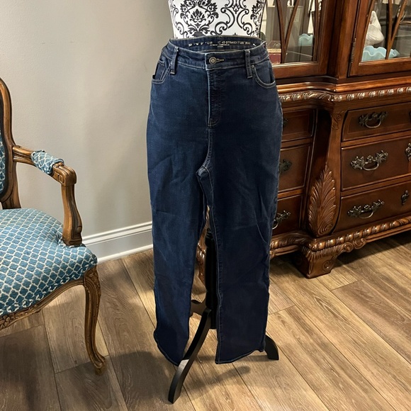 Chico’s size 1.5 short jeans - Picture 1 of 3